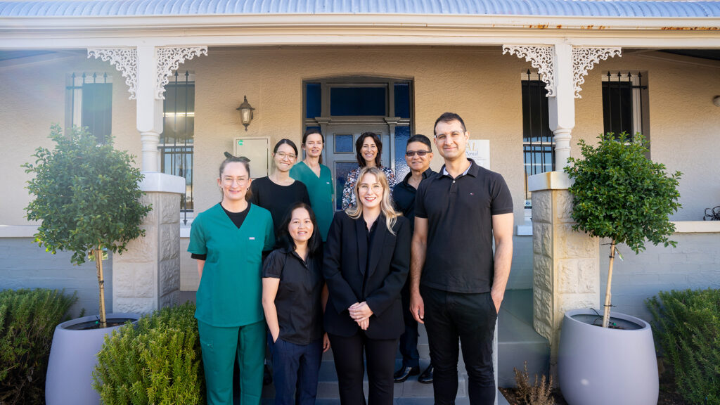 AL Dental exterior team photo